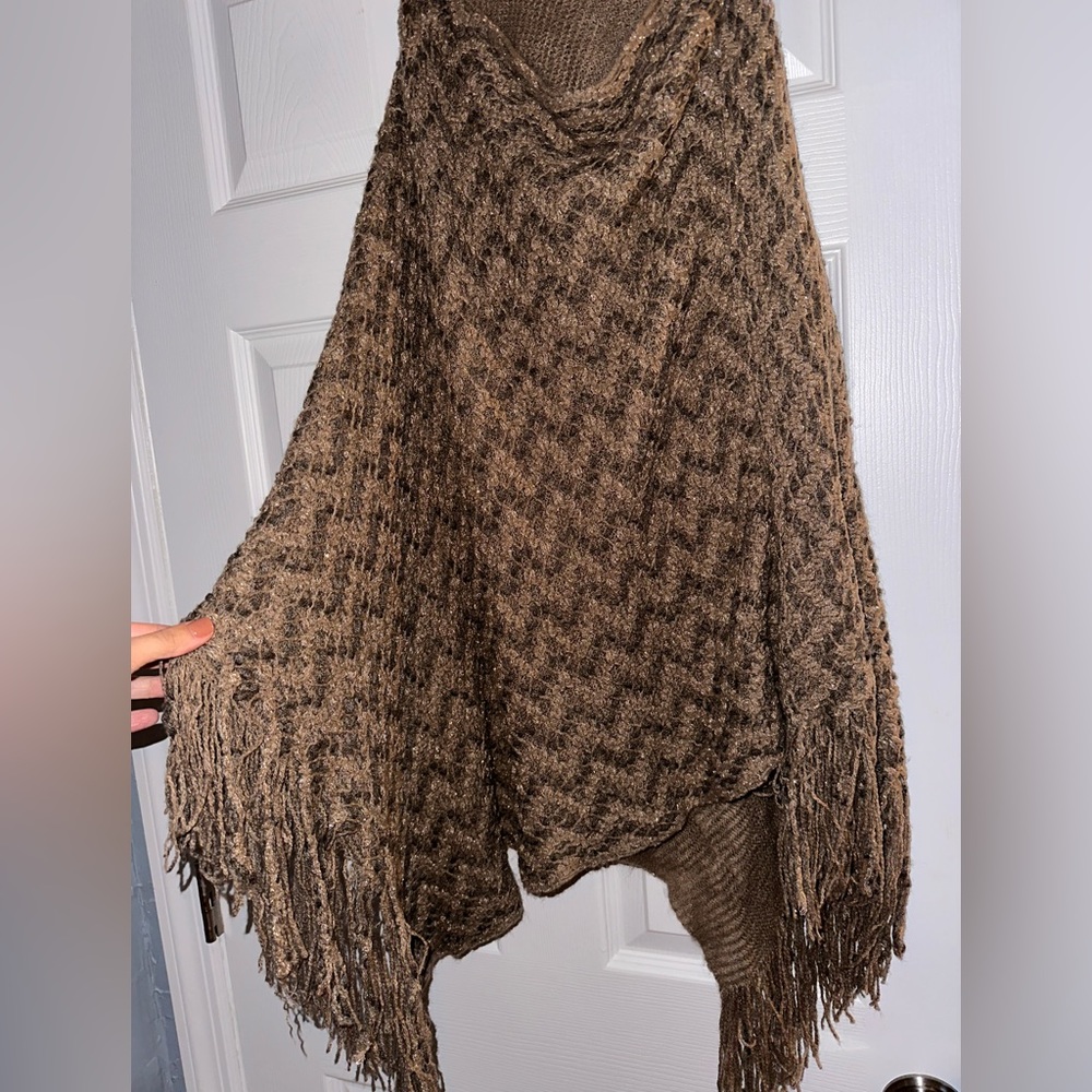 Brown shawl. Never worn. One size fits all.